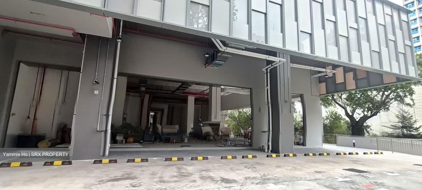 Space 18 (D12), Factory #553493231